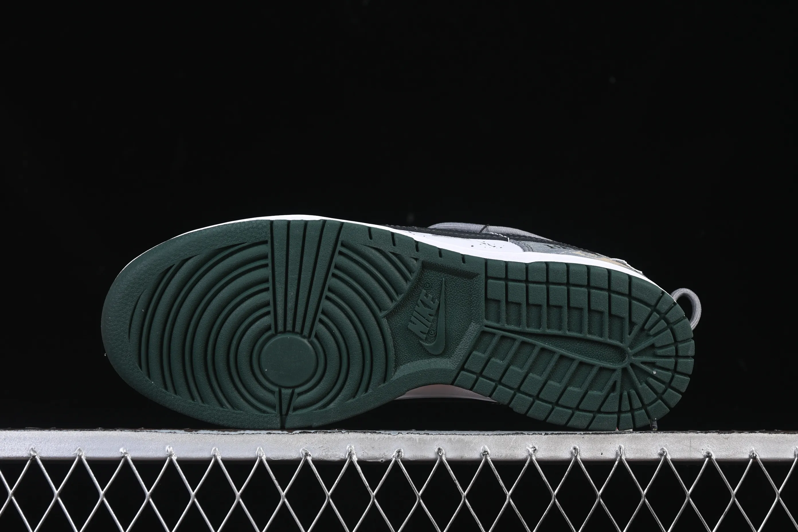 All Categories Nk SB Dunk Series Nk SB Dunk Low High-end Customized Low-top Shoes Nike SB Dunk Low "Just Do It" Straps Anniversary High-end Customized Low-top Casual Shoes DV0833-111